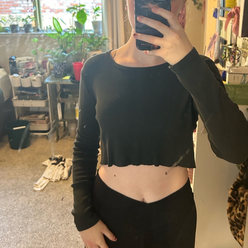 brandy melville black hailie long sleeved crop top